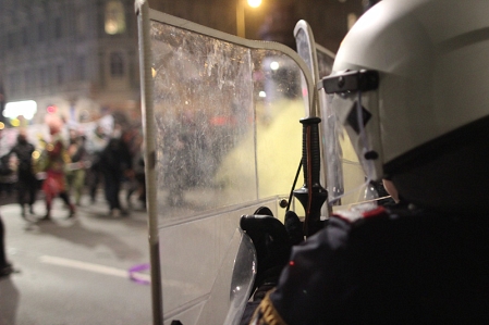 Polizei blockiert Demozug