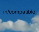 Himmel und Schriftzug: in/compatible