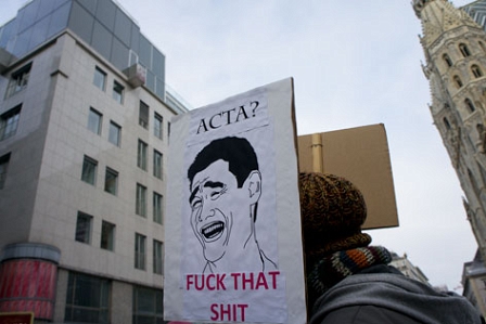 © Günter Hack Anti-ACTA-Plakat auf Demo in Wien
