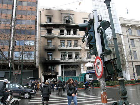 Ausgebranntes Haus in Athen