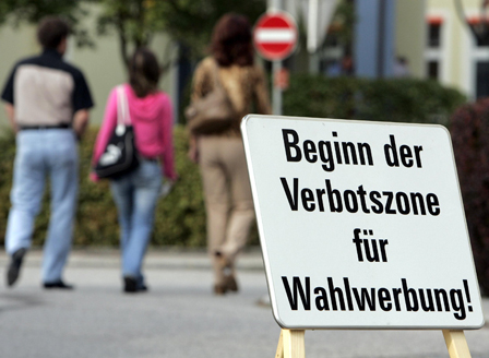 Hinweisschild: "Beginn der Verbotszone für Wahlwerbung"