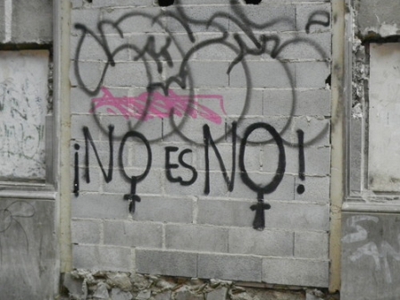 feministisches graffiti "no es no"