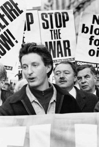 © public domain BIlly Bragg auf Friedensdemo