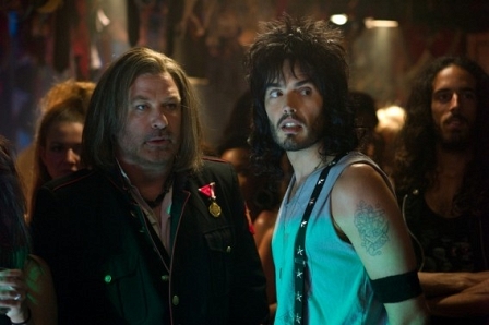 Alec Baldwin und Russell Brand in "Rock of Ages"