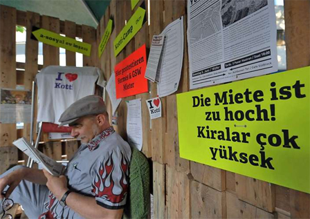 Älterer Herr im Occupy Kotti Camp