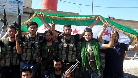 Syrische Rebellen machen das Victory Zeichen