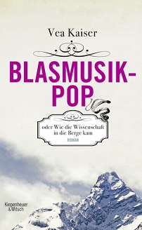 Eine Bergspitze vor einem Himmel mit Wolken, Cover von "Blasmusik Pop"