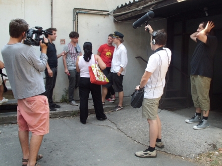 Der Nino aus Wien wird interviewt