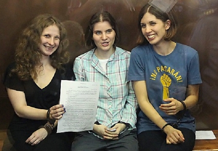  Russian feminist punk-rock band Pussy Riot members Maria Alyokhina (L), Yekaterina Samutsevich (C) and Nadezhda Tolokonnikova (R) sit in a glass-walled cage in a court room