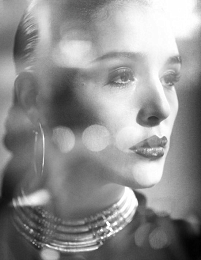 © https://www.facebook.com/jessiewaremusic Jessie Ware