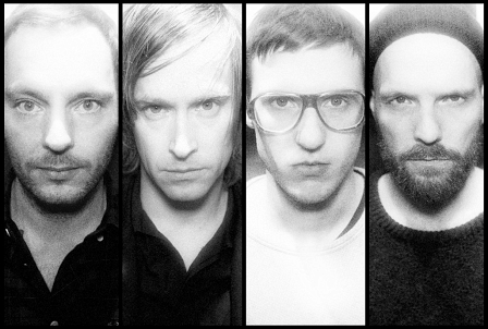 Vier nebeneinander montierte Portraits der Bandmitglieder von Refused