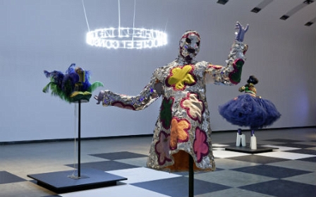 Ausstellungsansicht: Kunsthalle Wien: Kostüme Leigh Bowery