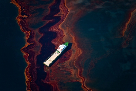 oil spill with ship in it