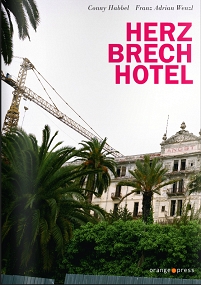 Buchcover von Herzbrechhotel mit dem Hotel Angst im Hintergrund.