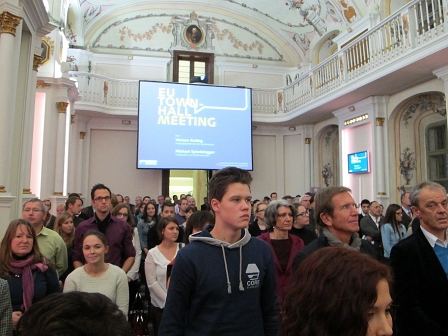 Bürgerdialog mit Viviane Reding in Graz: Für die Europa-Hymne stehen alle auf