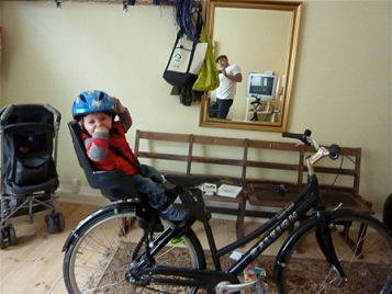 Kind am Fahrrad
