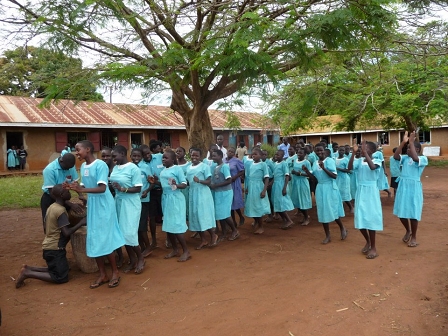 Uganda singing