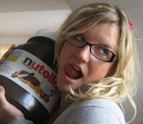 Kerstin mit Nutella-Glas