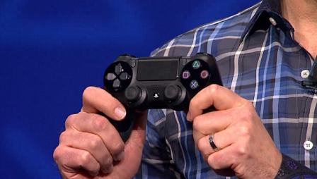 Die PlayStation-4-Pressekonferenz: Ein Game-Controller in Großaufnahme.