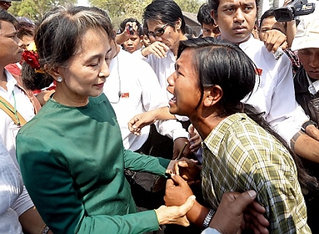 A villager cries and shouts at Aung San Suu Kyi 