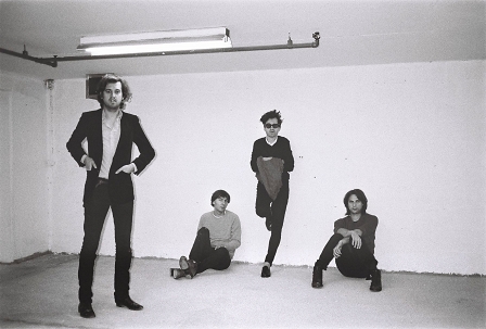 Bandportrait von Phoenix in Schwarz/Weiß