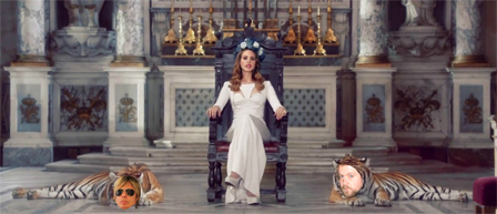 Lana del Rey und zwei Tiger mit den Gesichtern von Hannes Duscher und Roli Gratzer