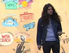 Kurt Vile vor einer bemalten Wand