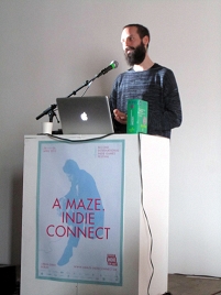 Niklas Nygren auf der Bühne des A MAZE. Indie Connect in Berlin 2013.