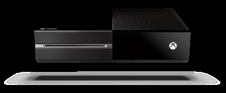 Die neue Xbox One Spielkonsole: eine rechteckige Box in schwarz und silber.