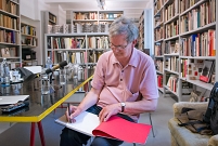 Martin Parr beim Buch signieren