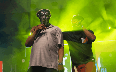 jj doom beim auftritt