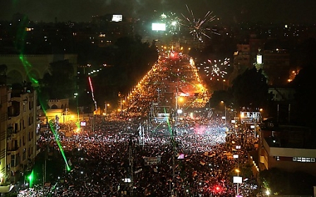 © apa Fireworks light up the sky as opponents of ousted Egyptian President Mohamed Morsi celebrate outside the presidential palace in Cairo, Egypt, 03 July 2013