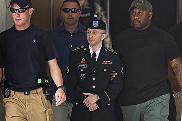 © EPA/JIM LO SCALZO Bradley Manning