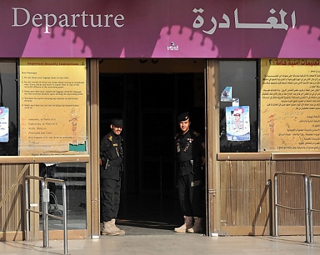 Yemeni soldiers stand guard at the departure lounge at Sanaía International Airport in Sanaía, Yemen, 07 August 2013. 