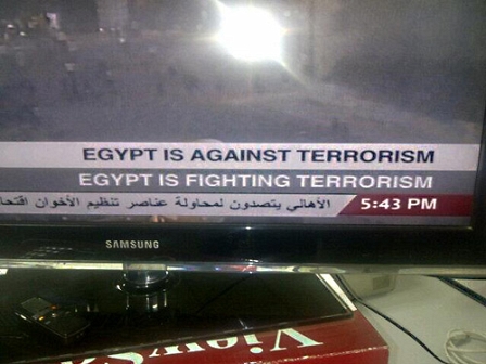 Nachrichtenkanal mit der Betitelung "Egypt is fighting terrorism"