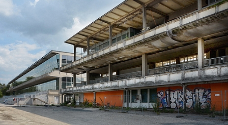 Verfallene Tribühne auf der Trabrennbahn Krieau