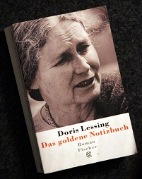 "Das goldene Notizbuch" mit einem Foto von Doris Lessing am Cover