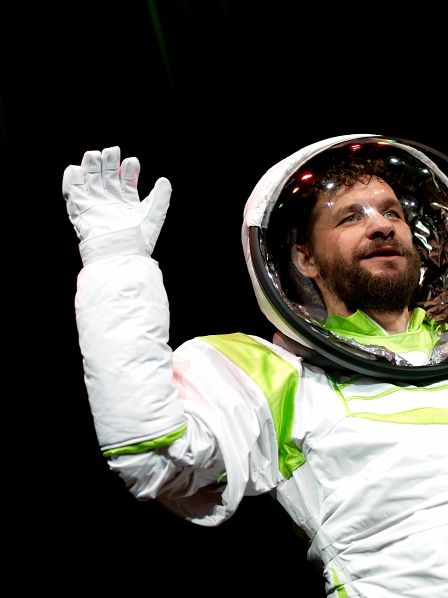 Martin Puntigam als Astronaut