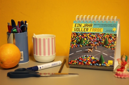 Stehkalender 2014 Cover: Bunte Smarties und Legostraße