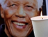 Kerze vor Mandela-Bild