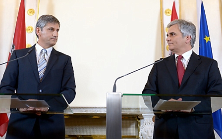  VK Michael Spindelegger (l.) und BK Werner Faymann während einer PK zur Koalitions zwischen SPÖ und ÖVP am Donnerstag, 12. Dezember 2013, in Wien