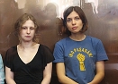  Maria Alyokhina (left) and Nadezhda Tolokonnikova 