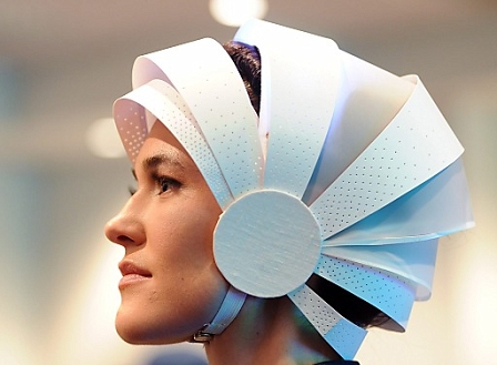 A model wears a creation of designer Laura Dempsey, which lights in movement, at the Consumer Electronics Show (CES) in Las Vegas,¦USA, 09 January 2014