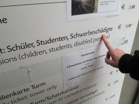 © Sex Jams Ein Schild, auf dem "Schüler, Studenten, Schwerbeschädigte" steht.