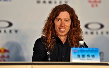 Shaun White auf einer Pressekonferenz 2011