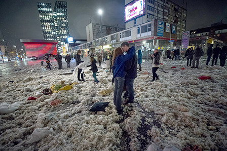 © APA/dpa/Maja Hitij Nach der Kissenschlacht in Hamburg