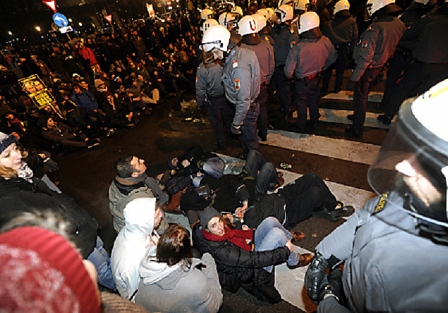 Demonstranten gegen den Akademikerball