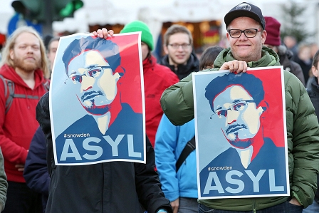 Plakate von Edward Snowden