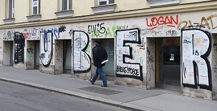 Graffiti Schriftzug Puber auf einer Hauswand