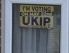 Fenster mit UKIP Sticker